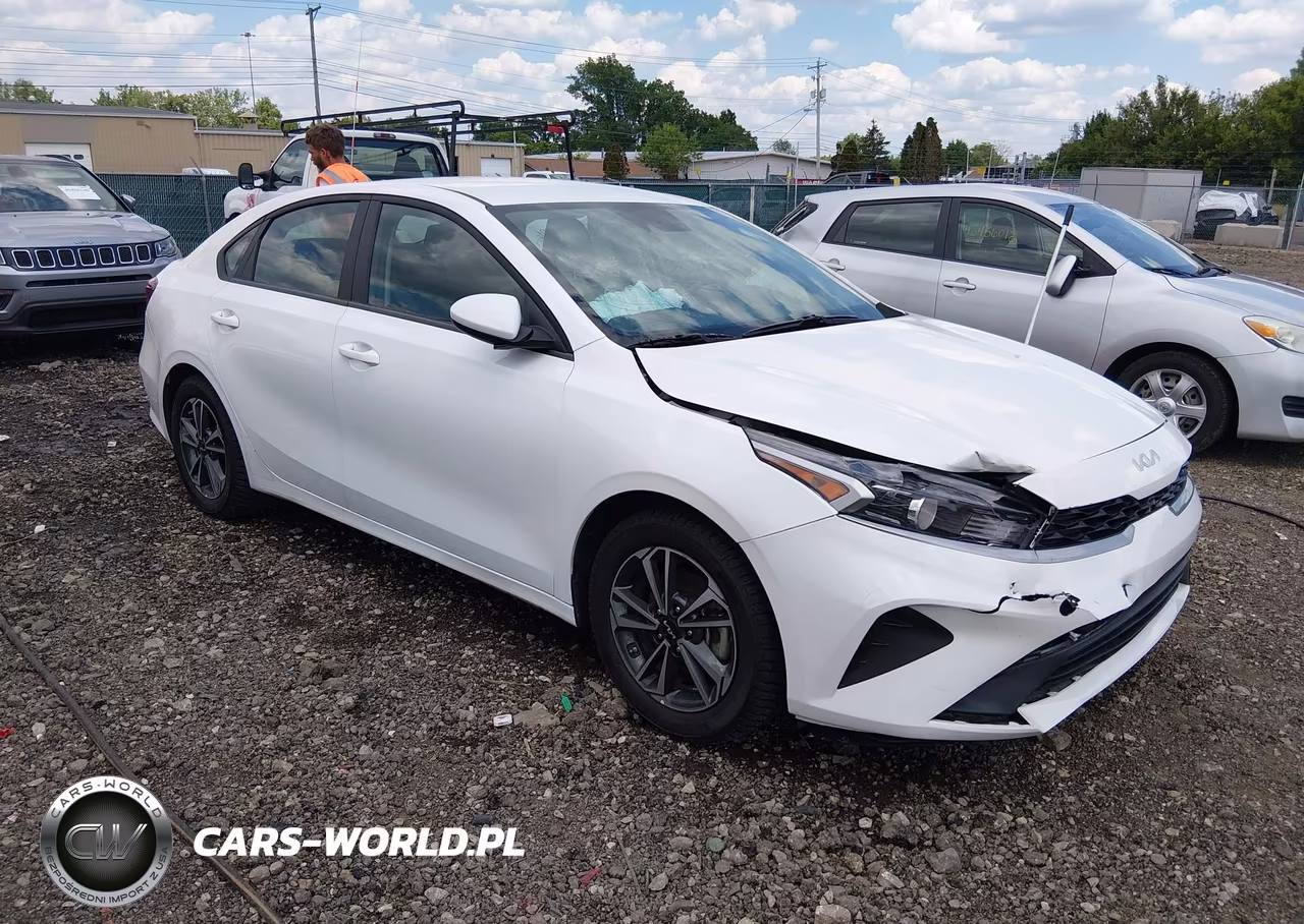2024 Kia Forte Lxs – zdjęcie 1 z 16