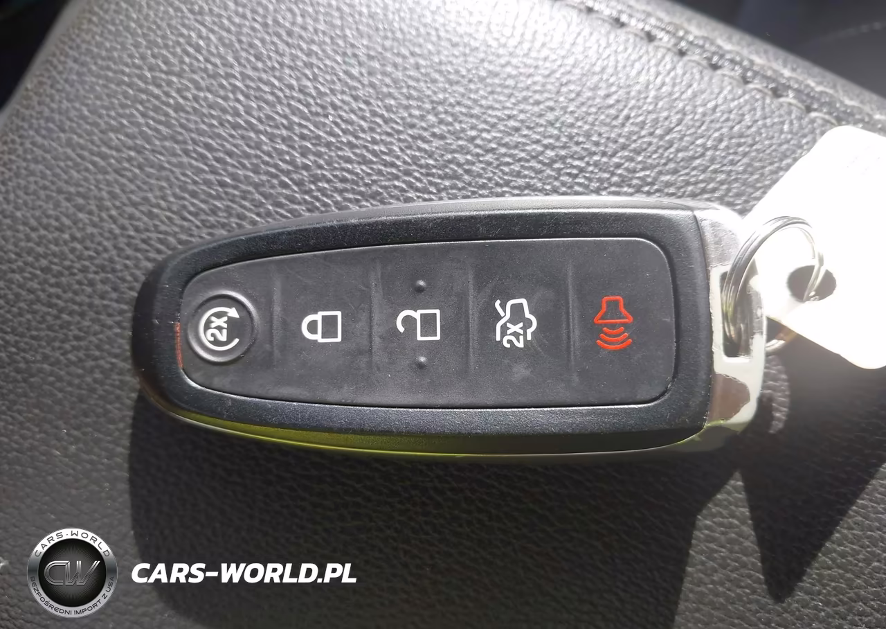 2017 Ford Escape Titanium VIN:1FMCU0J98HUD24828 - 11