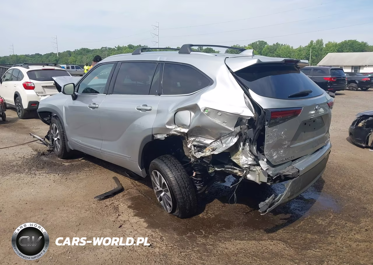 2021 Toyota Highlander Xle VIN:5TDGZRBH0MS555397 - 3