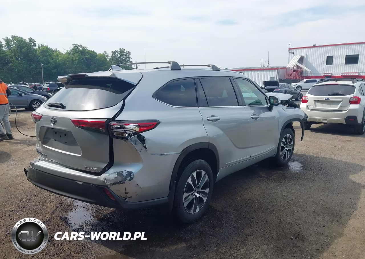 2021 Toyota Highlander Xle VIN:5TDGZRBH0MS555397 - 4