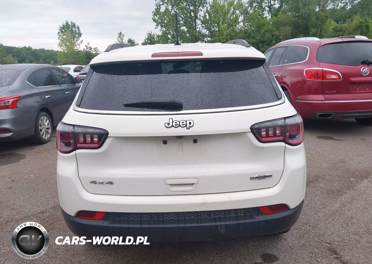 2018 Jeep Compass Latitude 4X4 VIN:3C4NJDBB1JT207218 - 16