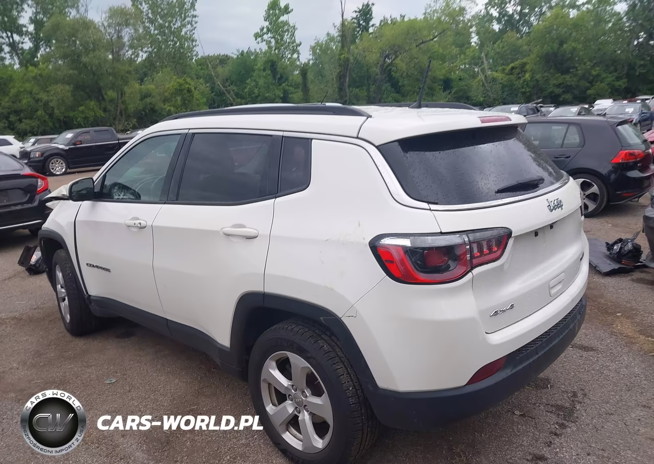 2018 Jeep Compass Latitude 4X4 VIN:3C4NJDBB1JT207218 - 3