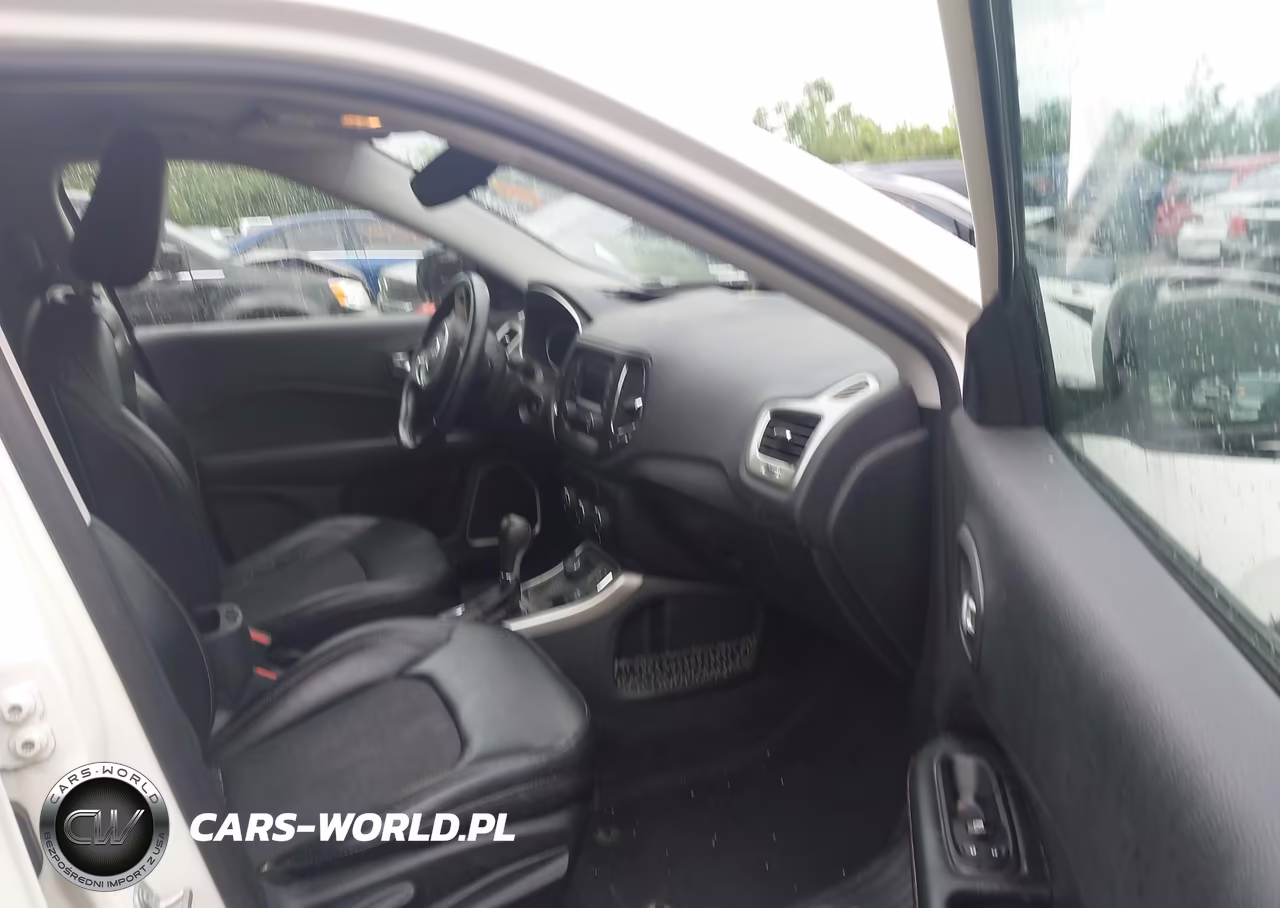 2018 Jeep Compass Latitude 4X4 VIN:3C4NJDBB1JT207218 - 5
