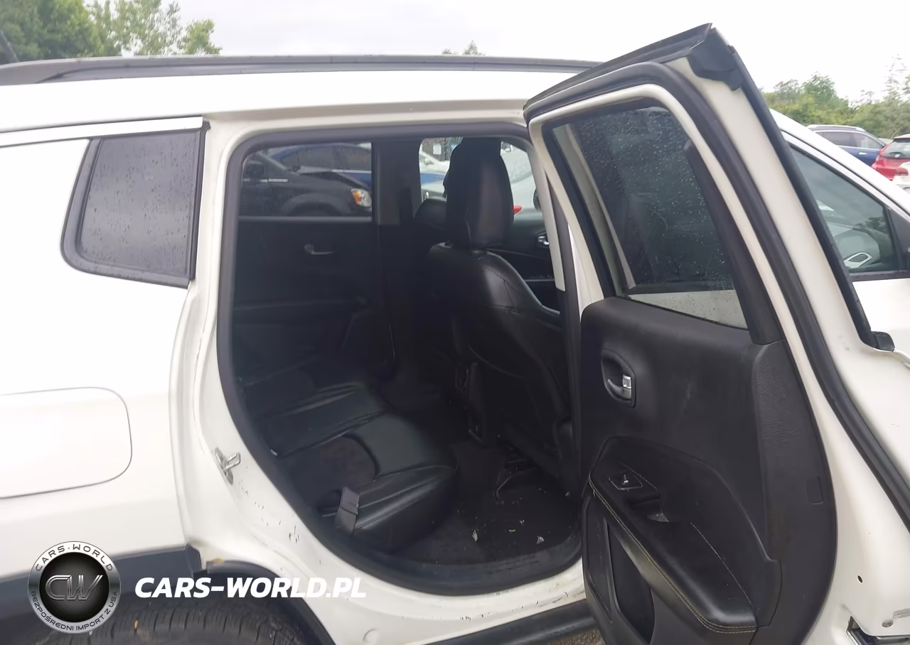 2018 Jeep Compass Latitude 4X4 VIN:3C4NJDBB1JT207218 - 8