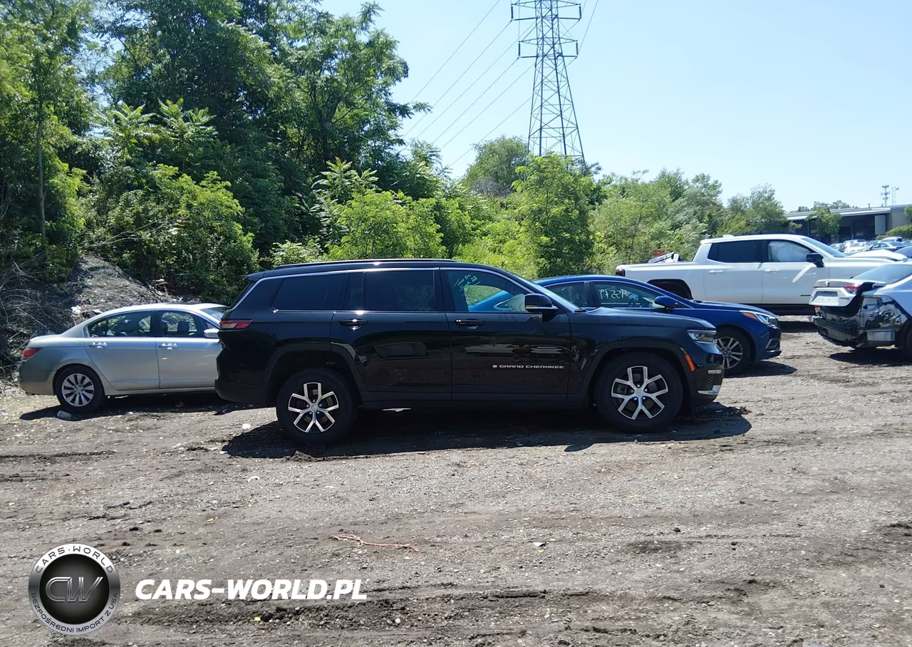 2025 Jeep Grand Cherokee L Limited 4X4 VIN:1C4RJKBG4S8688860 - 13