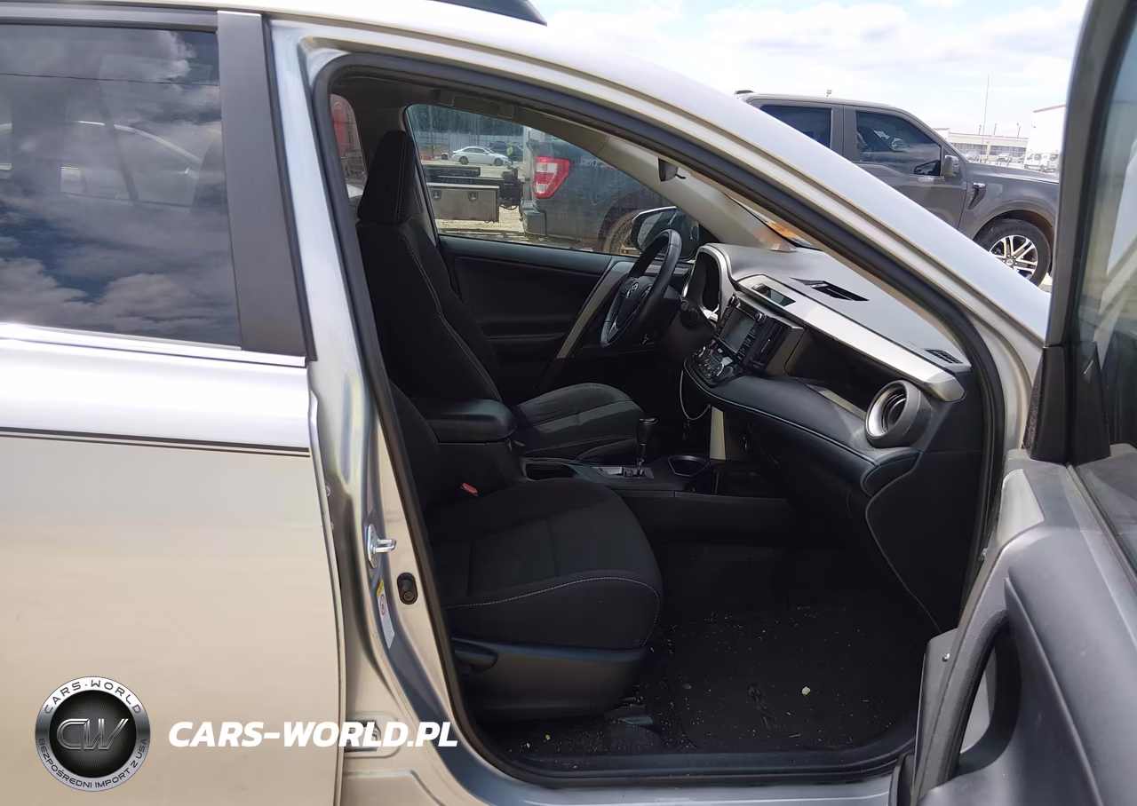 2018 Toyota Rav4 Xle VIN:2T3WFREV6JW470743 - 5