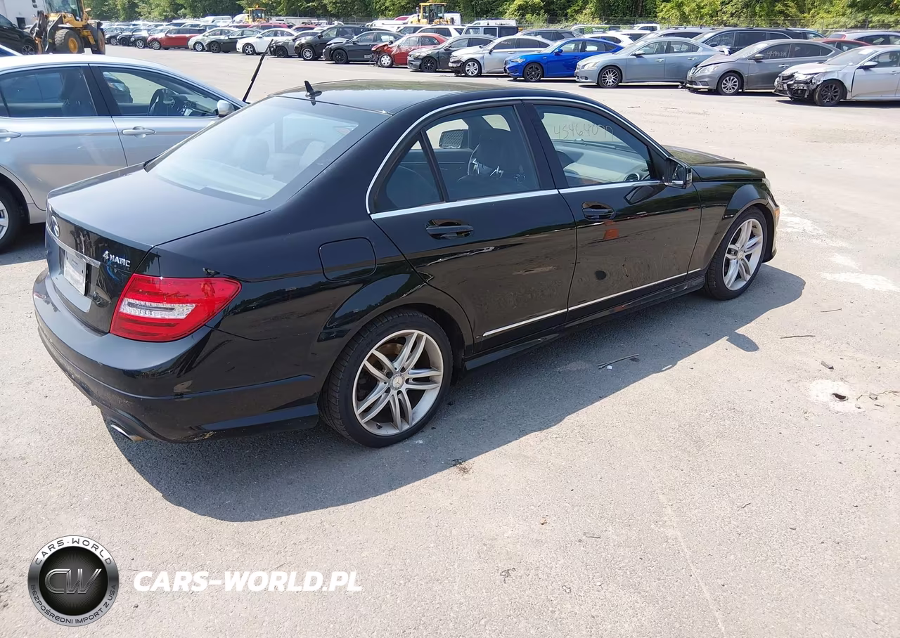 2013 Mercedes-Benz C 300 Sport 4Matic VIN:WDDGF8AB2DA878496 - 4