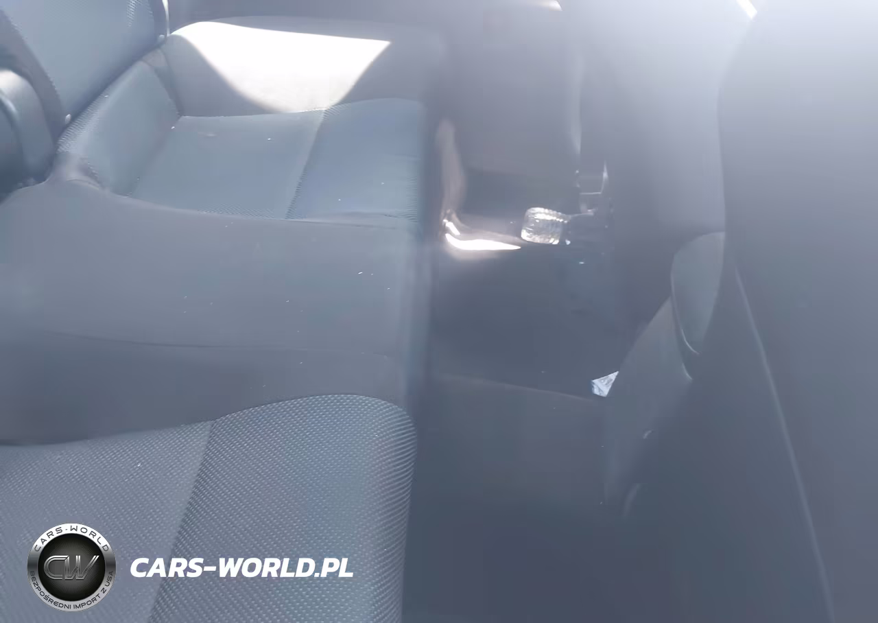 2007 Scion Tc VIN:JTKDE167370204842 - 8