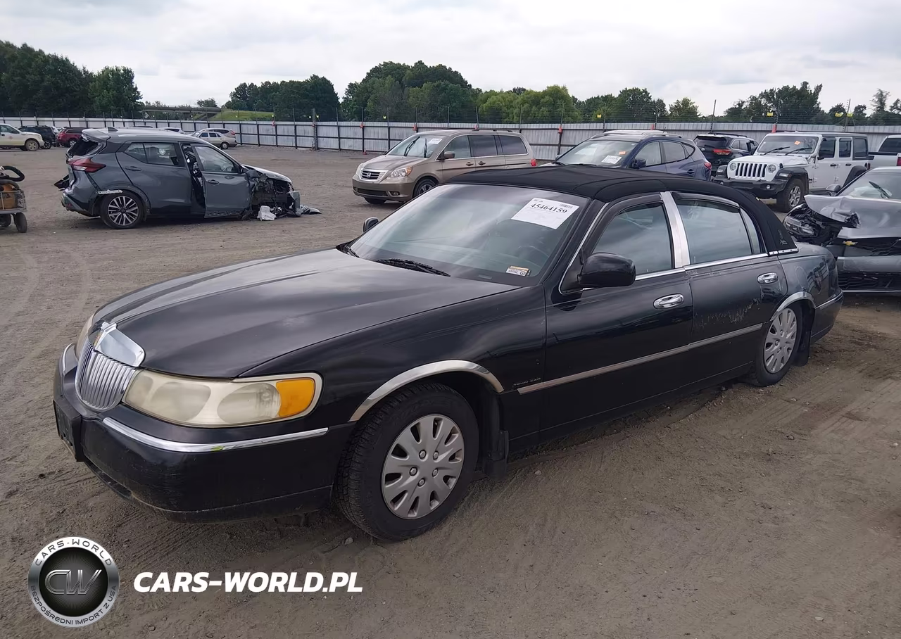 1998 Lincoln Town Car Signature VIN:1LNFM82W9WY717243 - 2