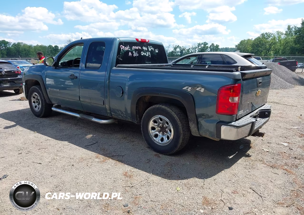 2013 Chevrolet Silverado 1500 Ls VIN:1GCRKREA8DZ235481 - 3