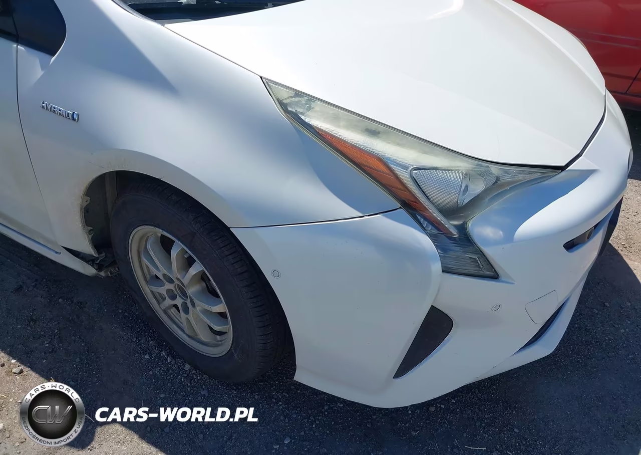 2018 Toyota Prius Two VIN:JTDKBRFU6J3585507 - 12