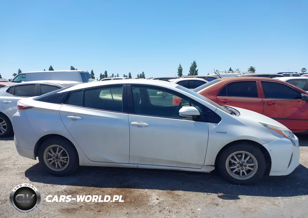 2018 Toyota Prius Two VIN:JTDKBRFU6J3585507 - 14