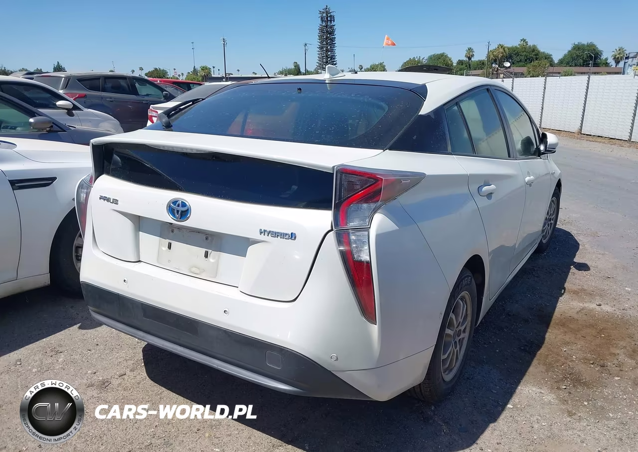 2018 Toyota Prius Two VIN:JTDKBRFU6J3585507 - 4
