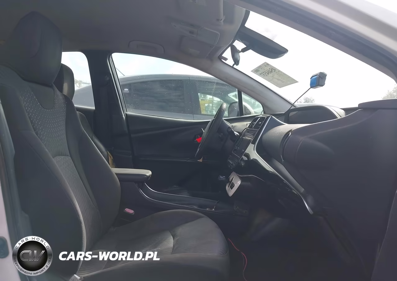 2018 Toyota Prius Two VIN:JTDKBRFU6J3585507 - 5