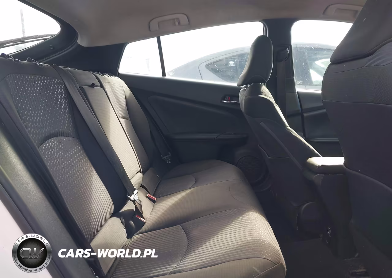 2018 Toyota Prius Two VIN:JTDKBRFU6J3585507 - 8