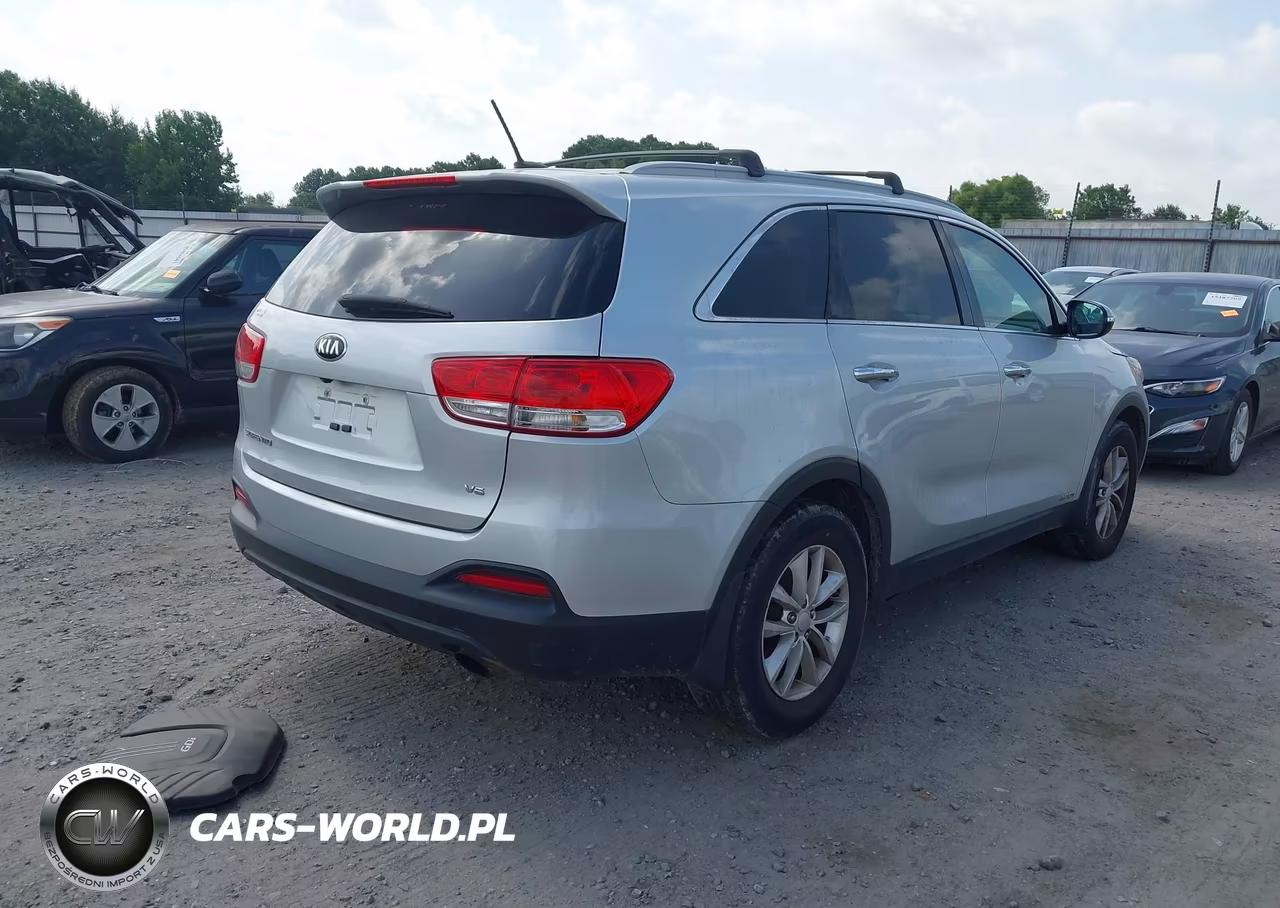 2017 Kia Sorento Lx V6 VIN:5XYPGDA54HG231565 - 4