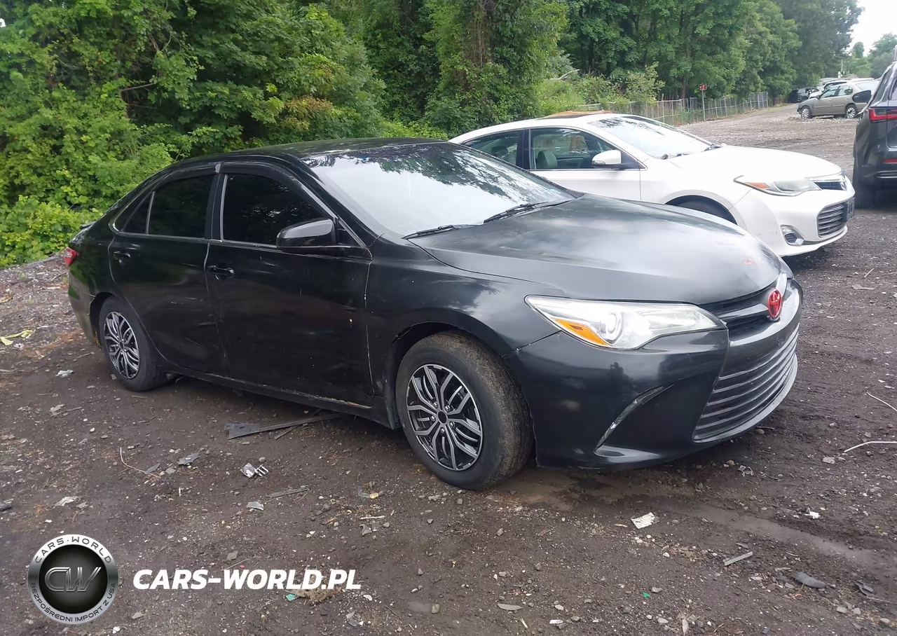 2015 Toyota Camry Hybrid Le – zdjęcie 1 z 17