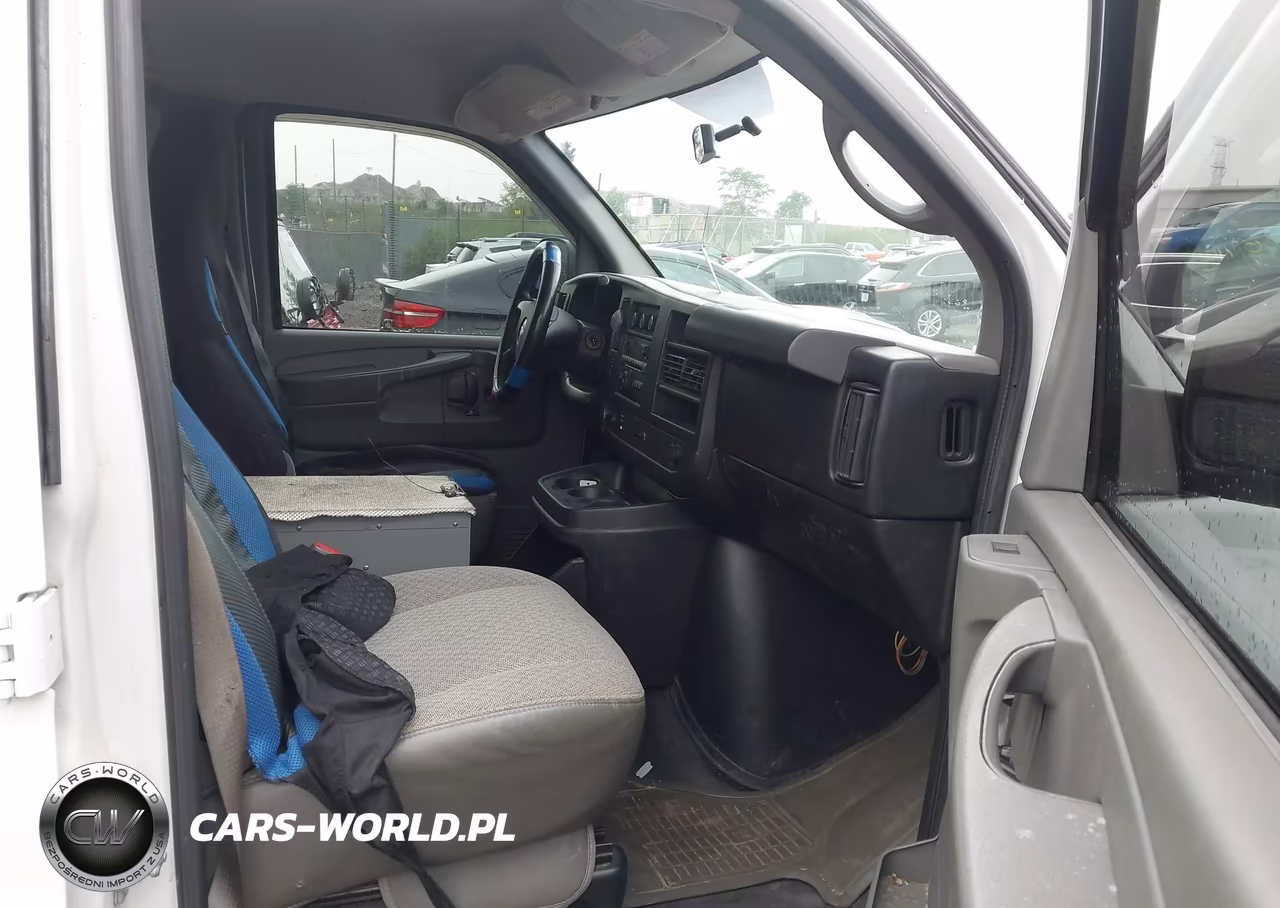 2011 Chevrolet Express 2500 Work Van VIN:1GCWGFFA6B1133853 - 5