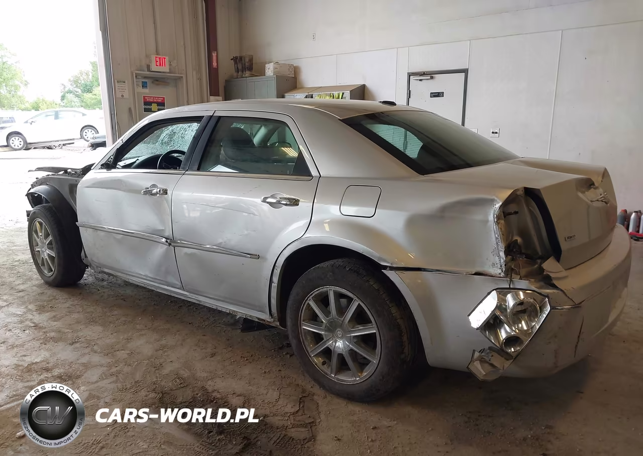 2010 Chrysler 300 Touring-Signature Series VIN:2C3CK5CV2AH331319 - 3