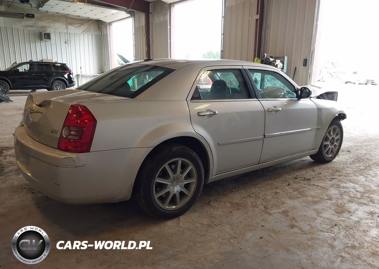 2010 Chrysler 300 Touring-Signature Series VIN:2C3CK5CV2AH331319 - 4