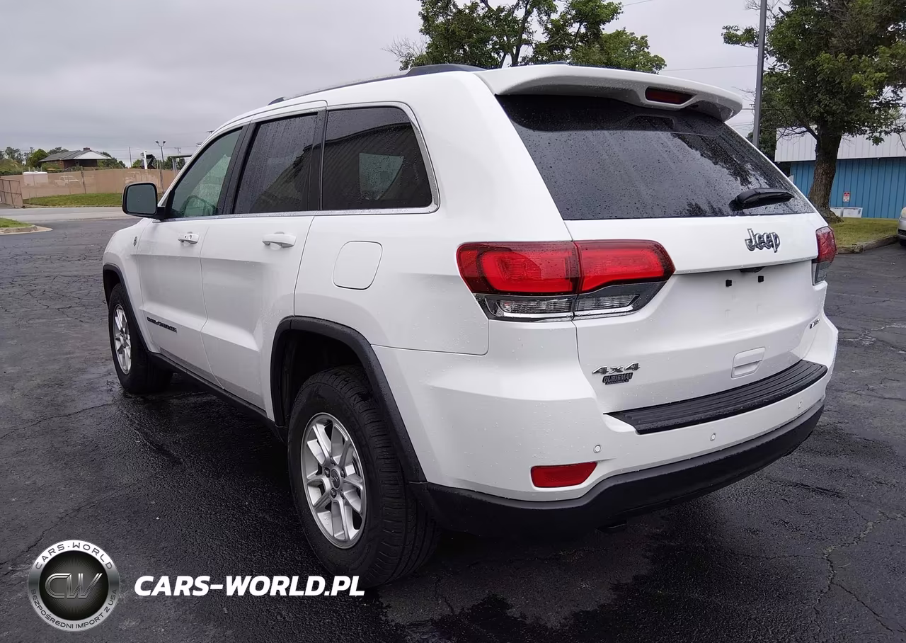 2020 Jeep Grand Cherokee Laredo E 4X4 VIN:1C4RJFAG4LC165524 - 3