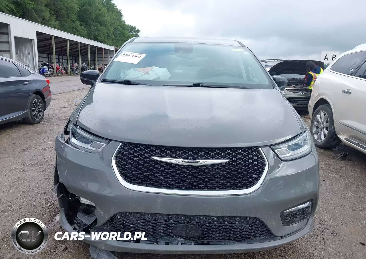 2024 Chrysler Pacifica Touring L VIN:2C4RC1BG6RR203394 - 10