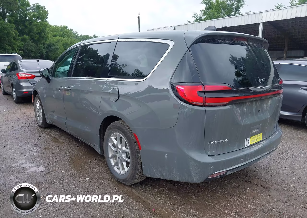 2024 Chrysler Pacifica Touring L VIN:2C4RC1BG6RR203394 - 3