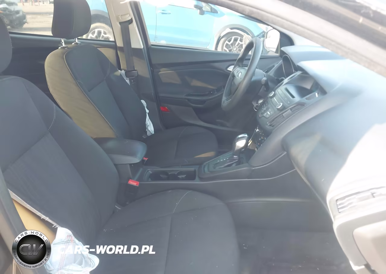 2016 Ford Focus Se VIN:1FADP3F21GL382898 - 5