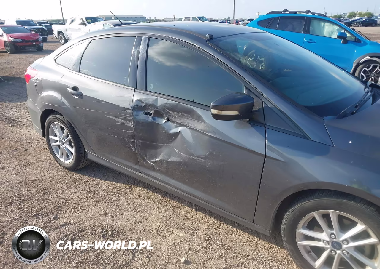 2016 Ford Focus Se VIN:1FADP3F21GL382898 - 6