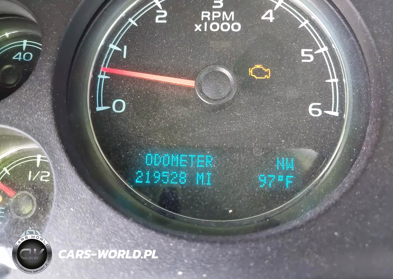 2011 Chevrolet Suburban Lt VIN:1GNSCJE07BR270038 - 15