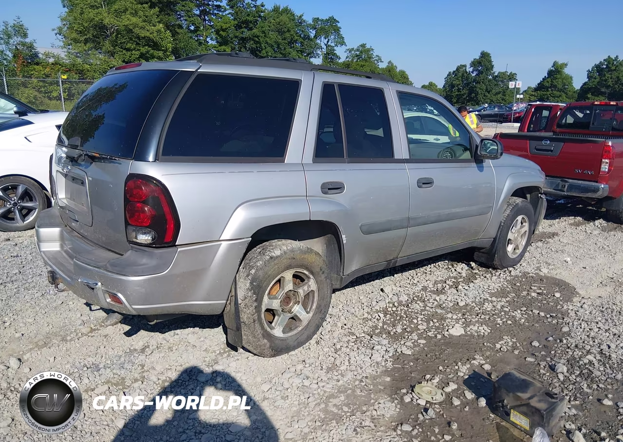 2005 Chevrolet Trailblazer Ls VIN:1GNDT13S952192145 - 4