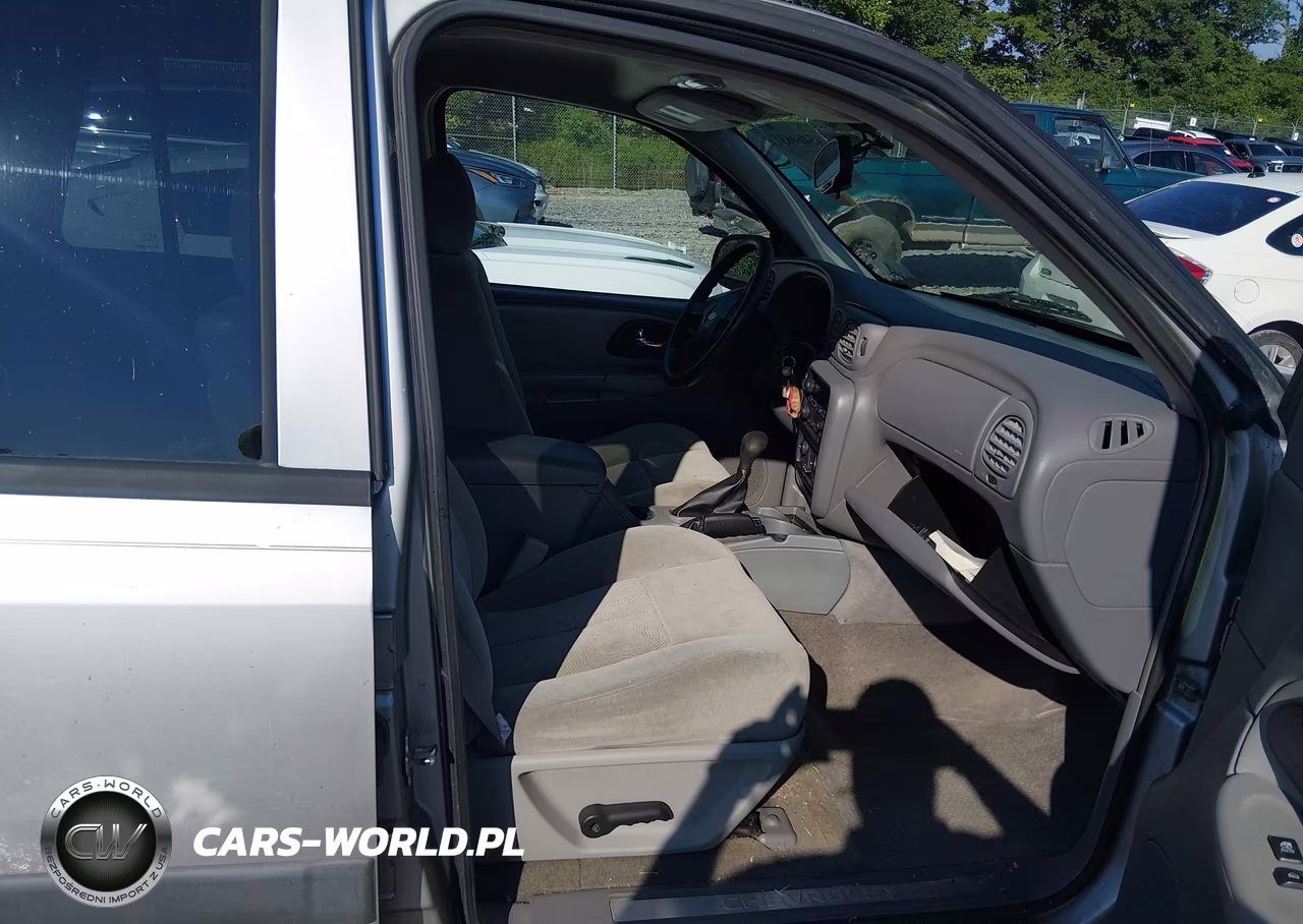 2005 Chevrolet Trailblazer Ls VIN:1GNDT13S952192145 - 5