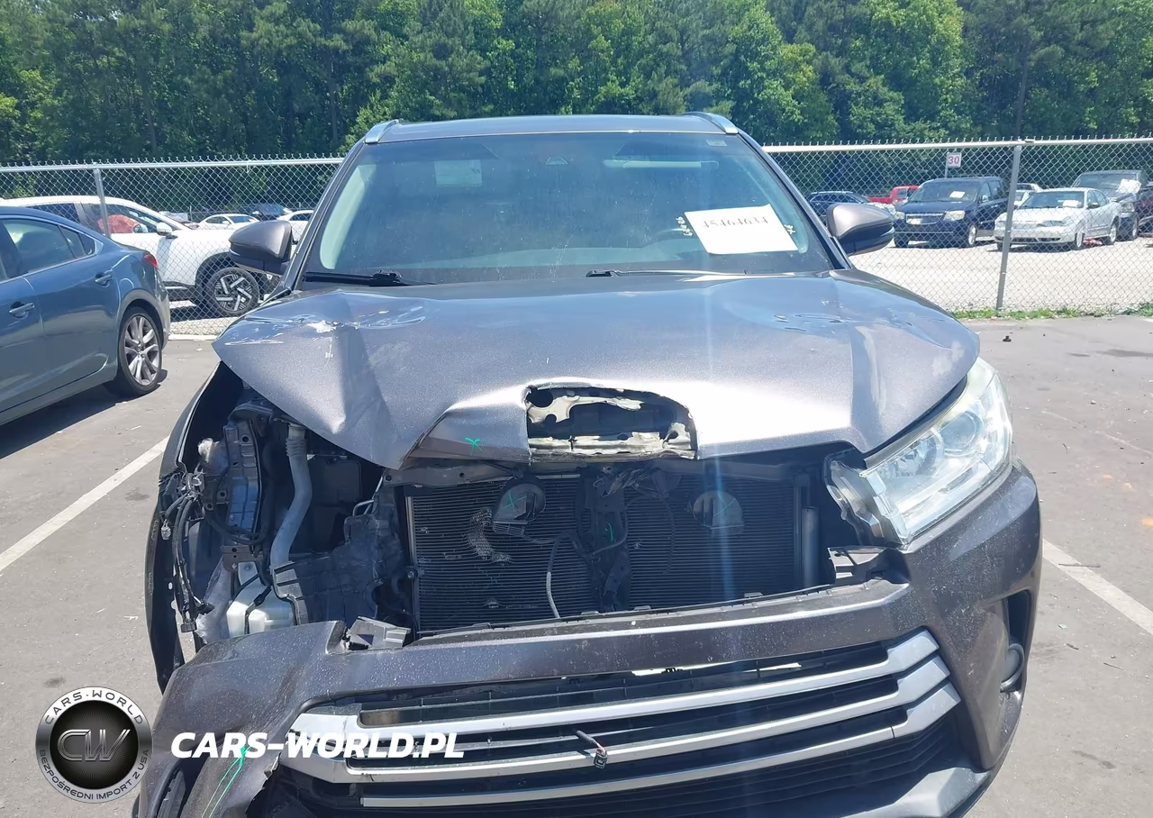 2018 Toyota Highlander Xle VIN:5TDKZRFH7JS533767 - 12