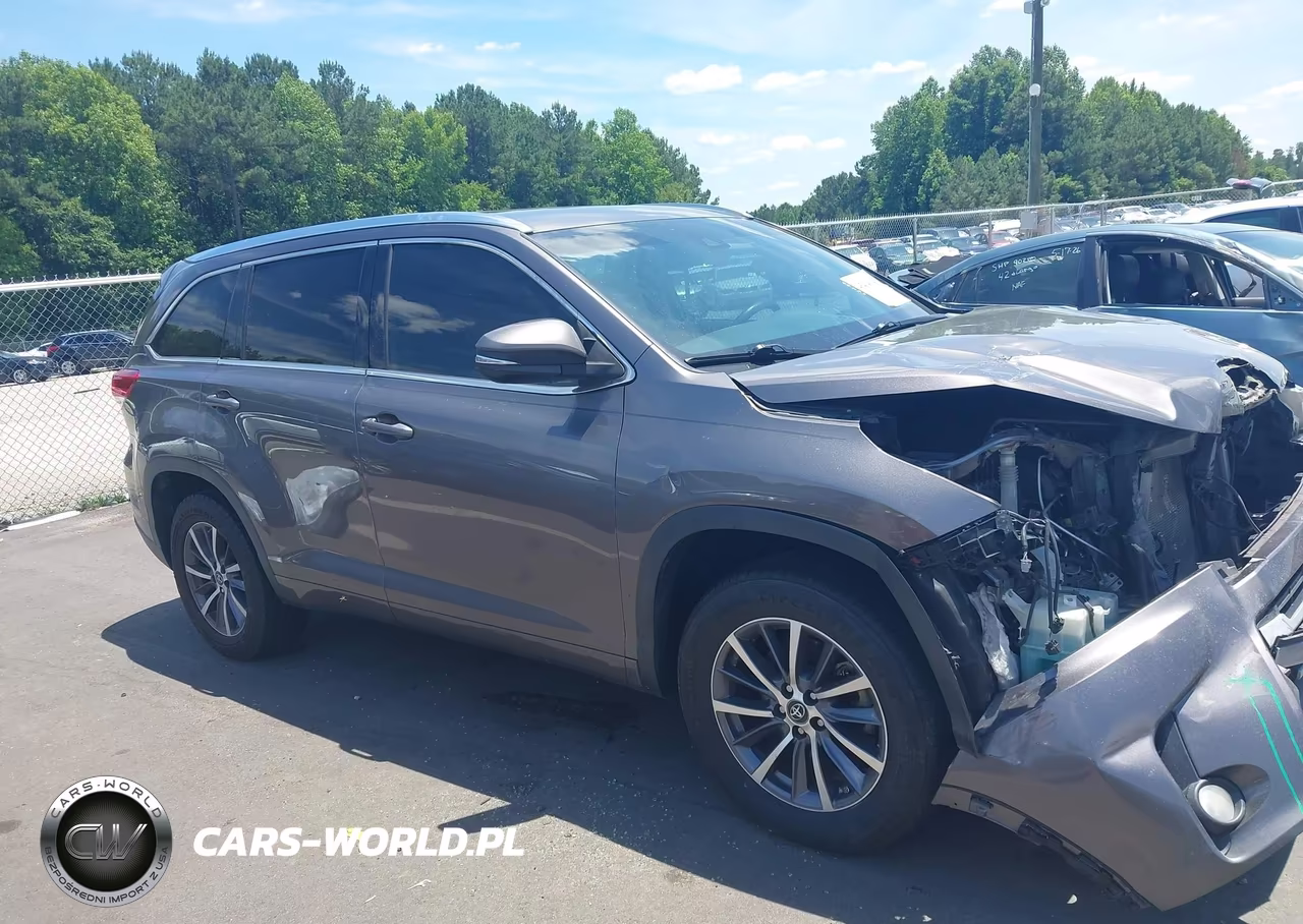 2018 Toyota Highlander Xle VIN:5TDKZRFH7JS533767 - 13