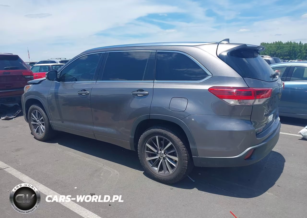 2018 Toyota Highlander Xle VIN:5TDKZRFH7JS533767 - 14