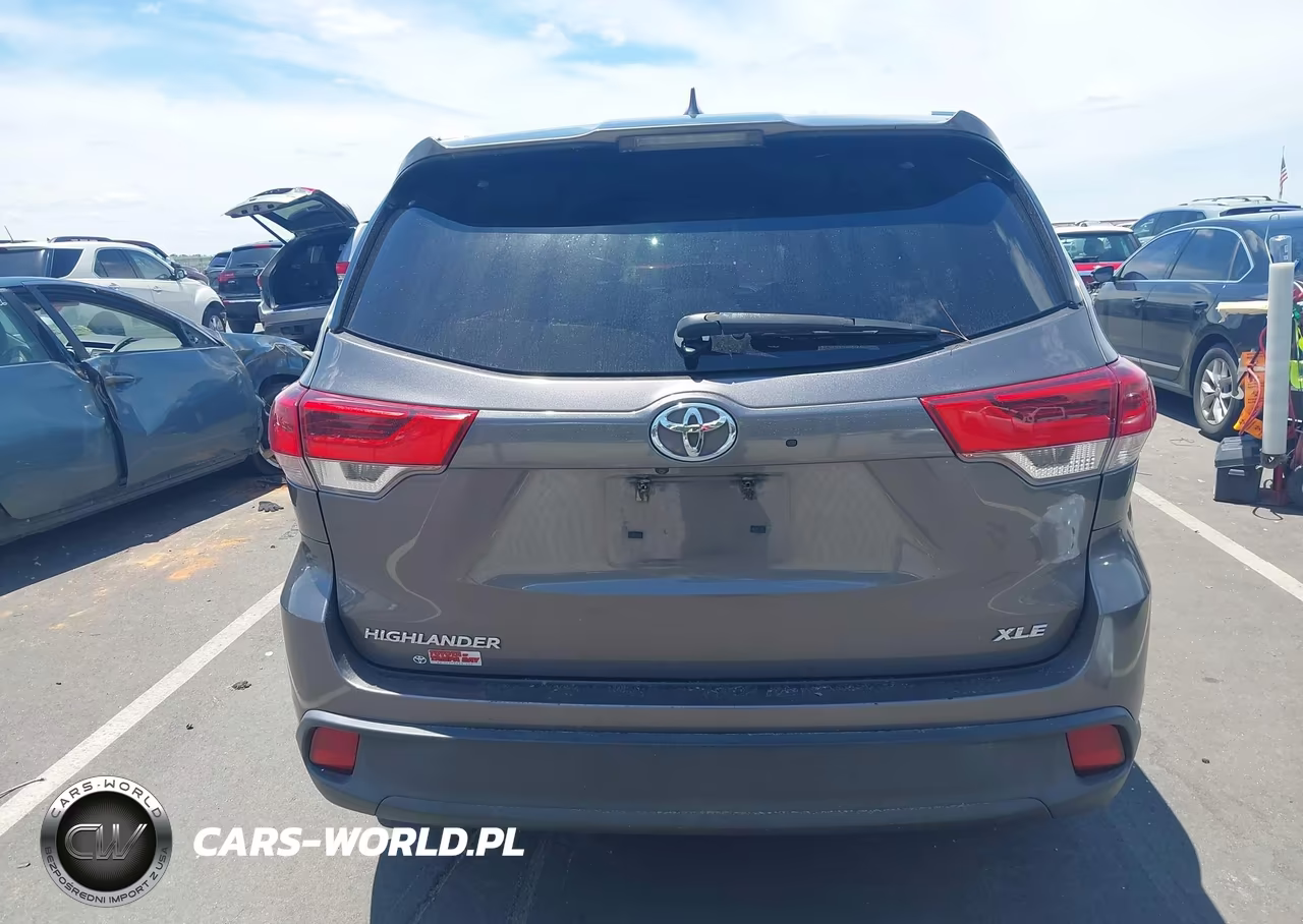 2018 Toyota Highlander Xle VIN:5TDKZRFH7JS533767 - 16