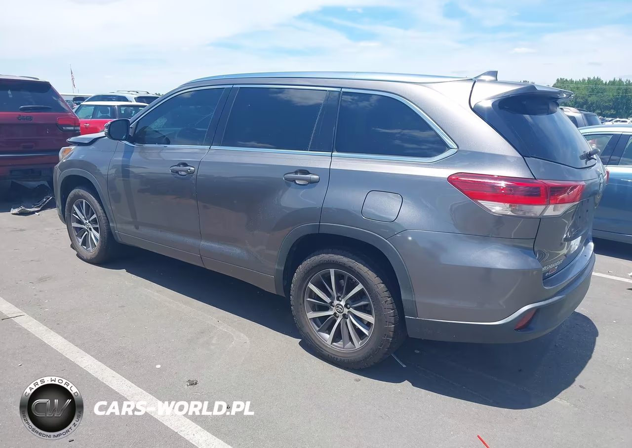 2018 Toyota Highlander Xle VIN:5TDKZRFH7JS533767 - 3