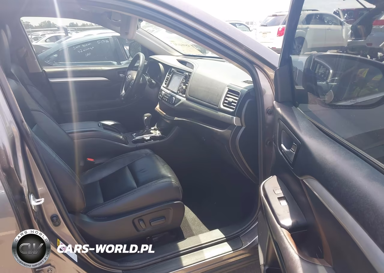 2018 Toyota Highlander Xle VIN:5TDKZRFH7JS533767 - 5