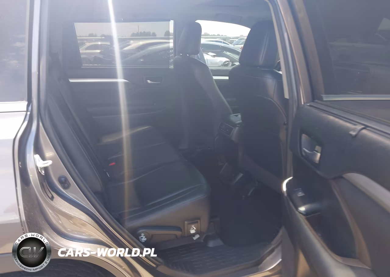 2018 Toyota Highlander Xle VIN:5TDKZRFH7JS533767 - 8