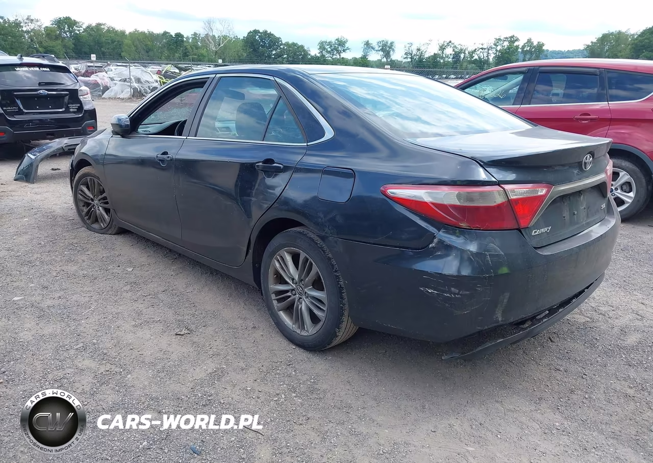 2015 Toyota Camry Se VIN:4T1BF1FK3FU947729 - 3