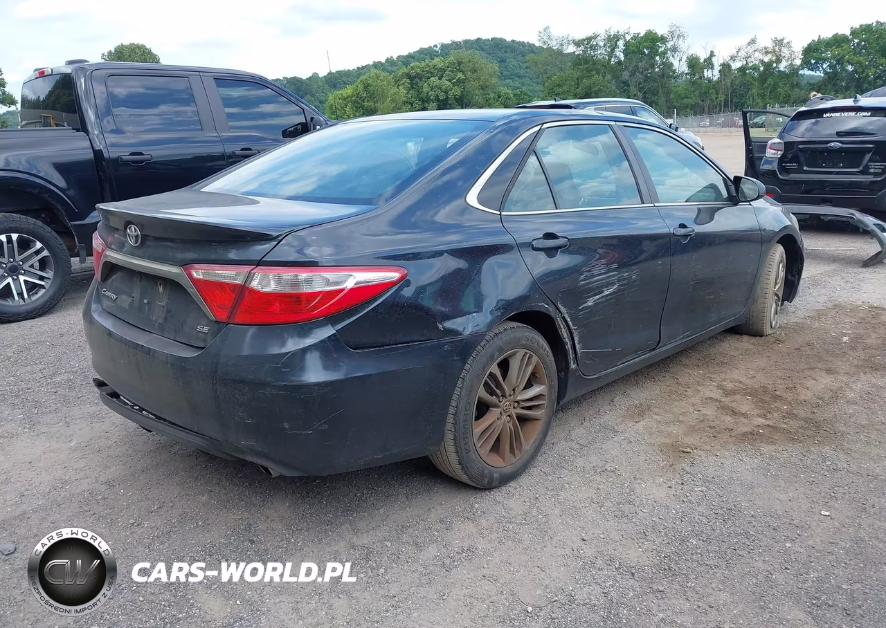 2015 Toyota Camry Se VIN:4T1BF1FK3FU947729 - 4