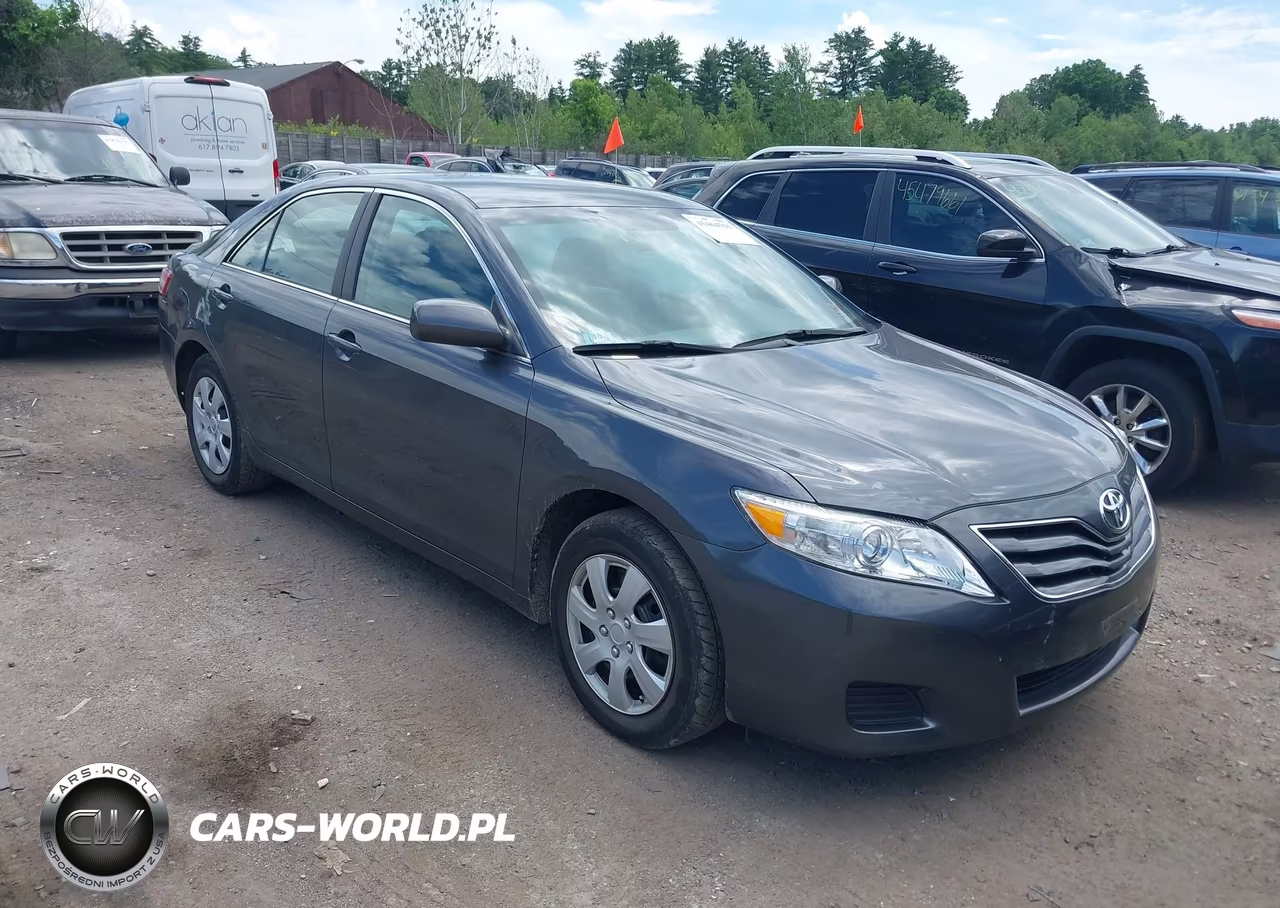 2010 Toyota Camry Le – zdjęcie 1 z 11
