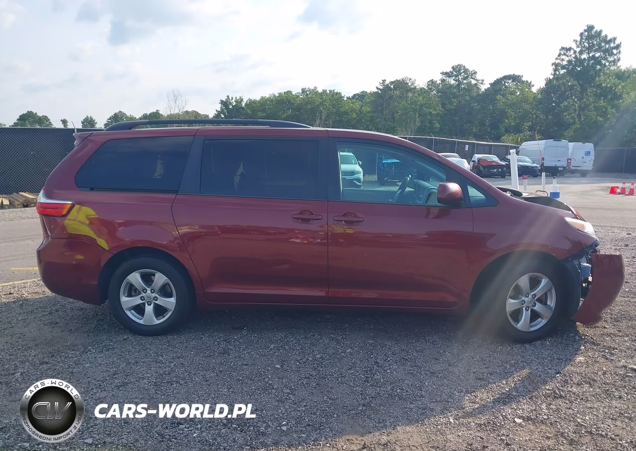 2017 Toyota Sienna Le 8 Passenger VIN:5TDKZ3DC3HS826905 - 14