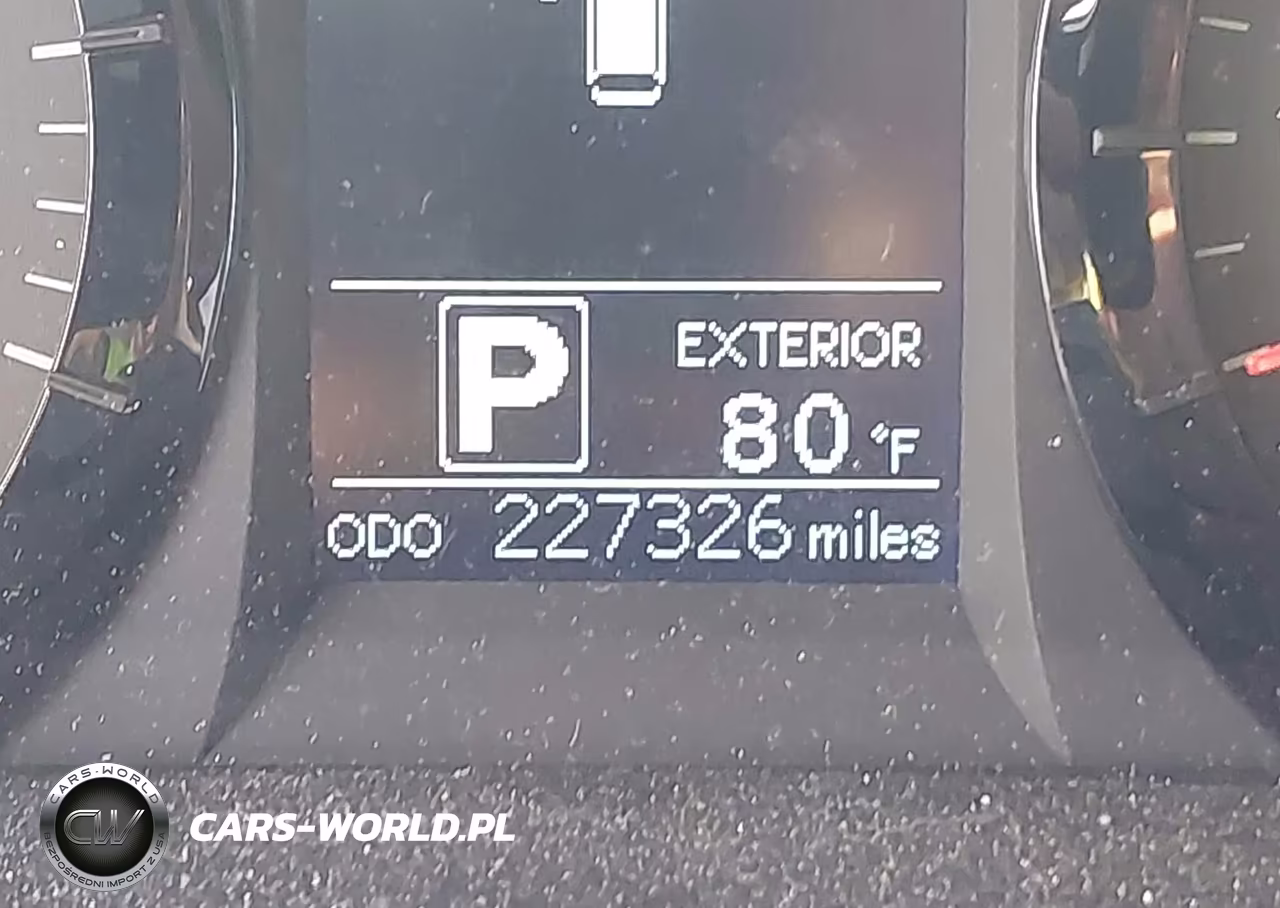 2017 Toyota Sienna Le 8 Passenger VIN:5TDKZ3DC3HS826905 - 16