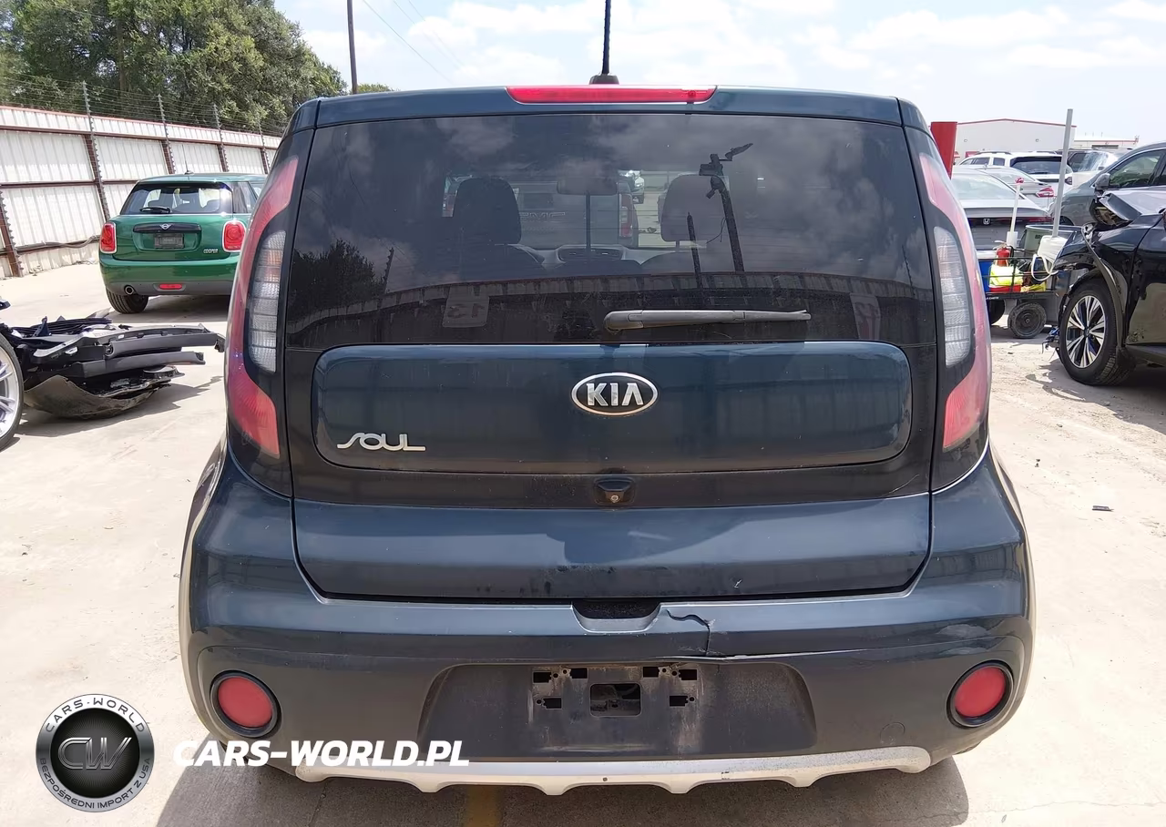 2018 Kia Soul + VIN:KNDJP3A5XJ7588199 - 17