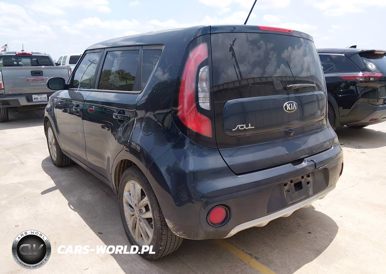 2018 Kia Soul + VIN:KNDJP3A5XJ7588199 - 3