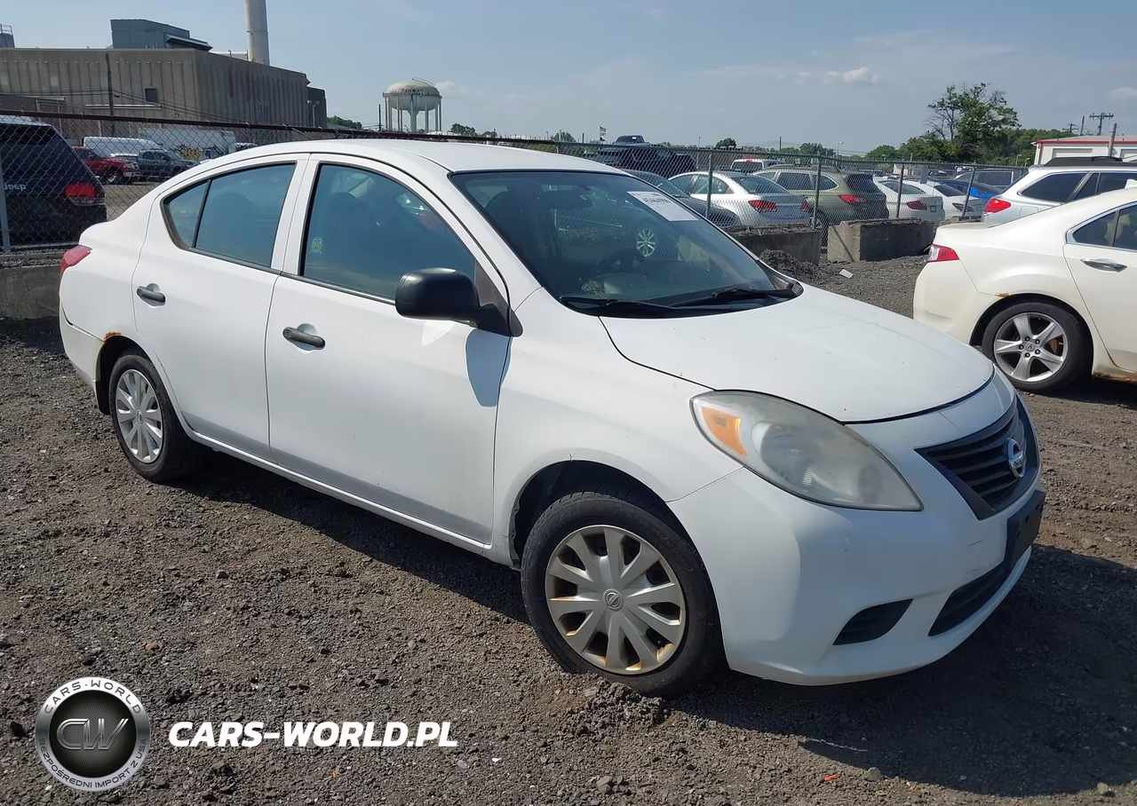 2014 Nissan Versa S – zdjęcie 1 z 12