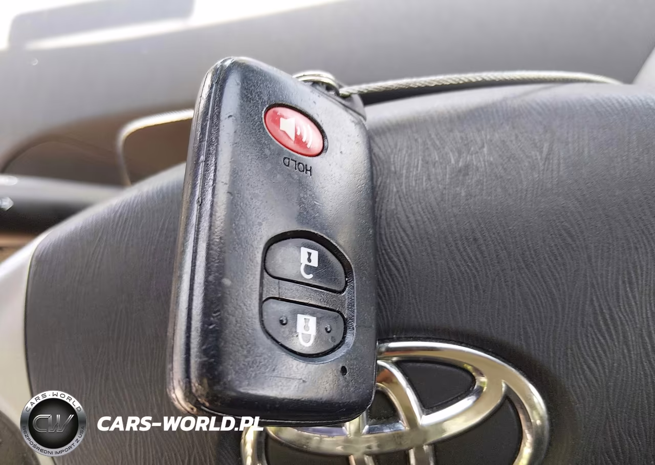 2013 Toyota Prius Two VIN:JTDKN3DU6D1722372 - 11