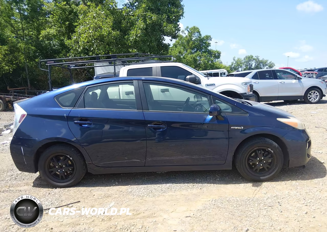 2013 Toyota Prius Two VIN:JTDKN3DU6D1722372 - 14