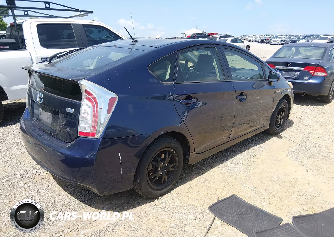 2013 Toyota Prius Two VIN:JTDKN3DU6D1722372 - 4
